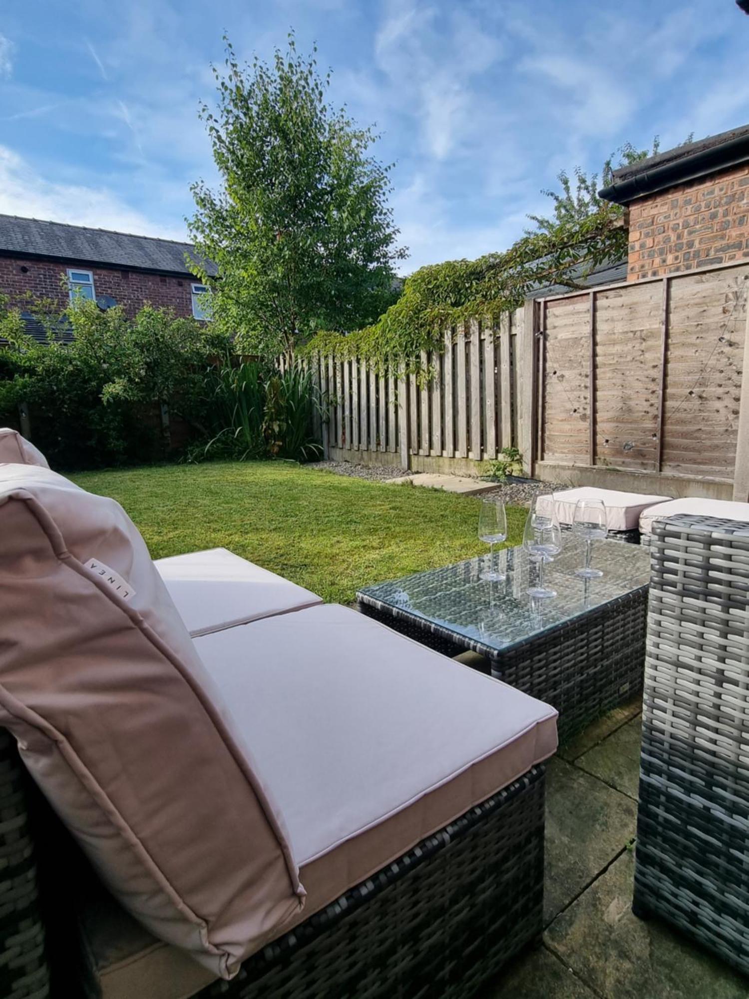The Heart - Cosy 3 Bedroom House With Double Driveway And Garden In Manchester Extérieur photo