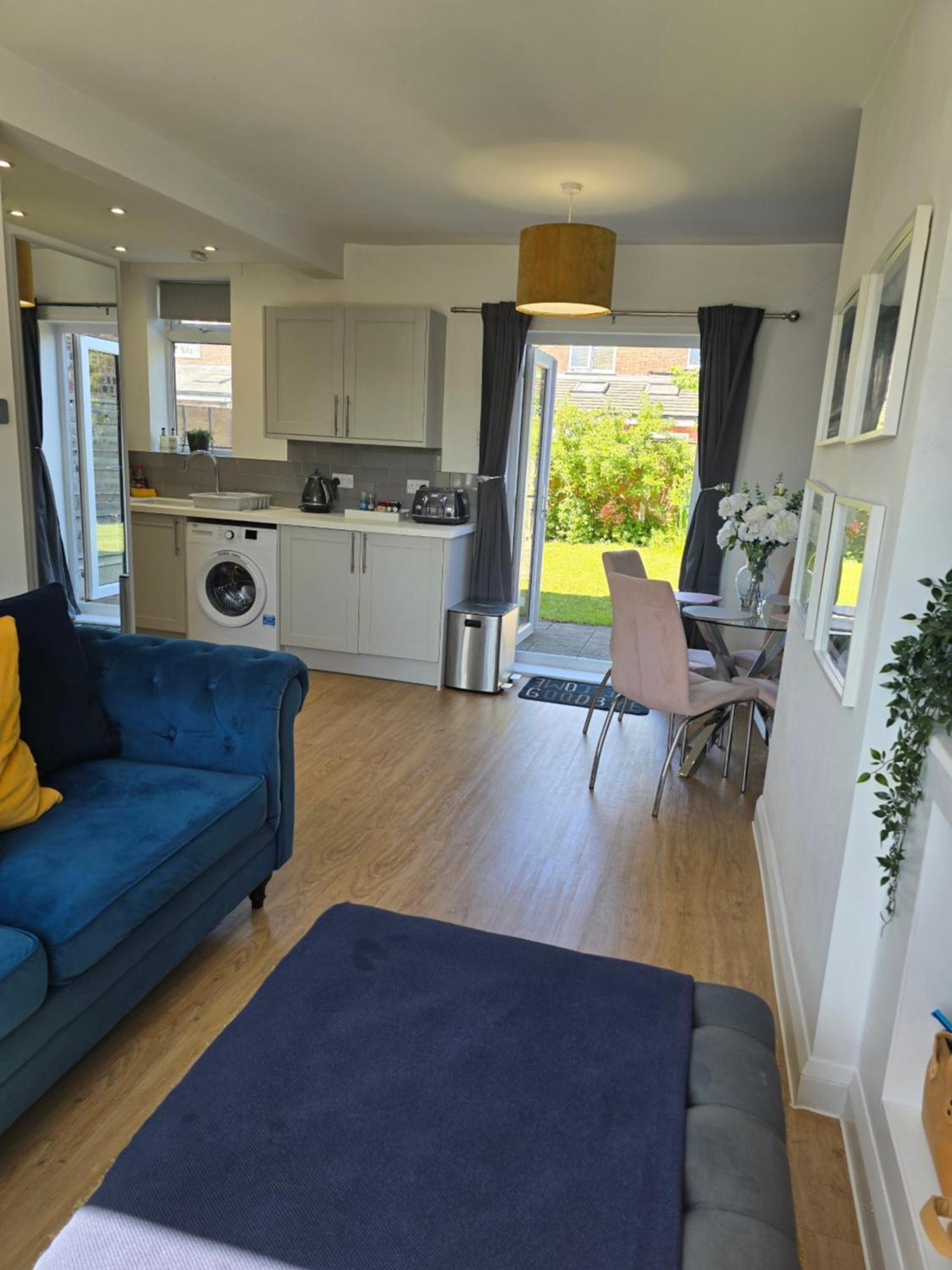 The Heart - Cosy 3 Bedroom House With Double Driveway And Garden In Manchester Extérieur photo