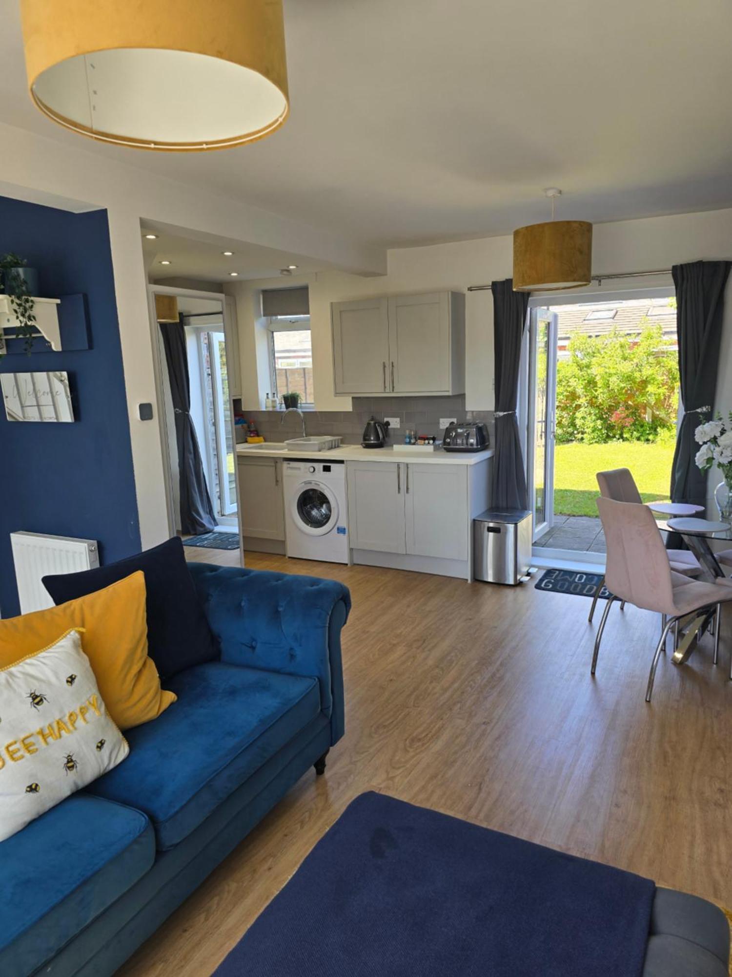 The Heart - Cosy 3 Bedroom House With Double Driveway And Garden In Manchester Extérieur photo