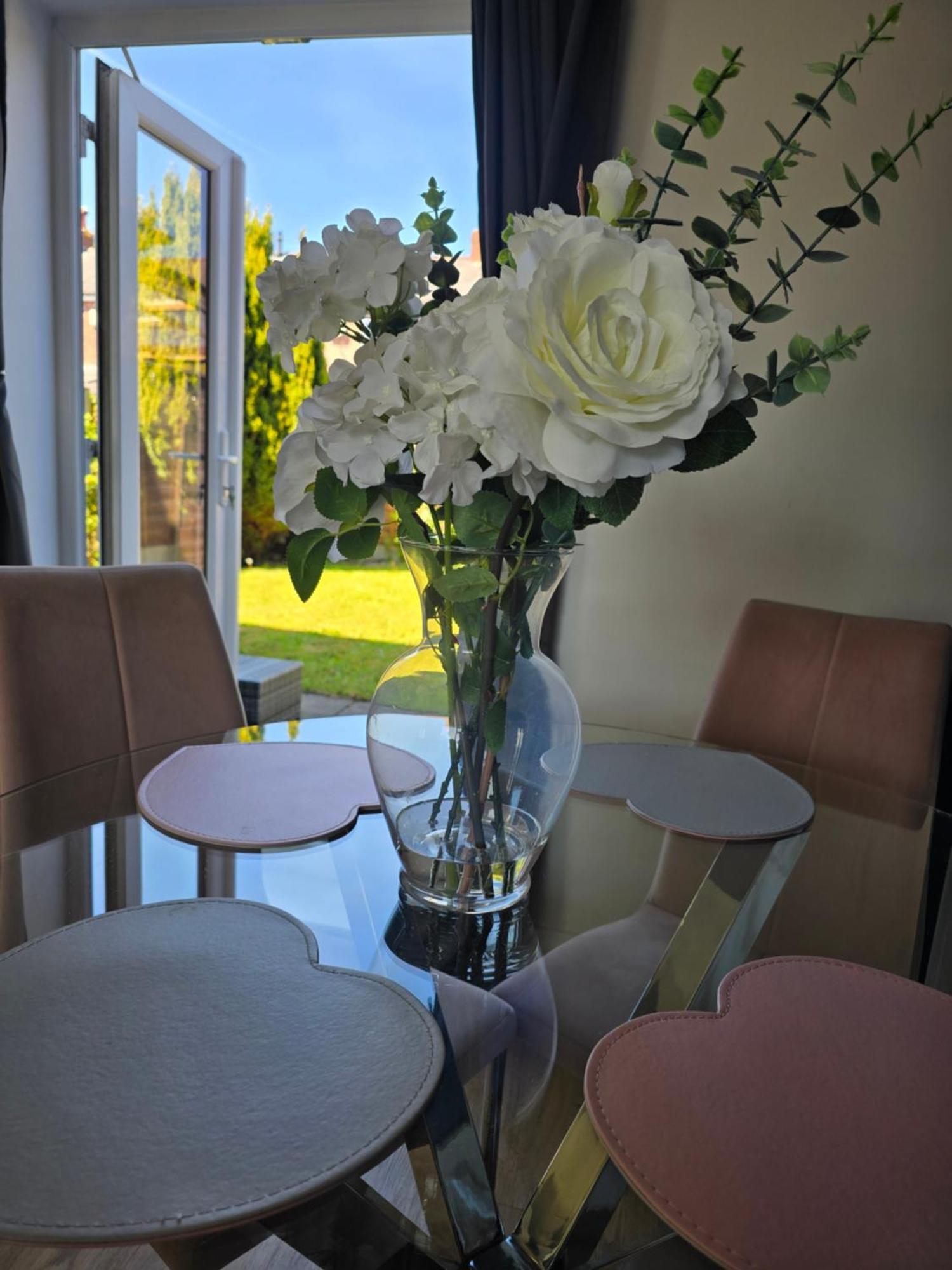 The Heart - Cosy 3 Bedroom House With Double Driveway And Garden In Manchester Extérieur photo